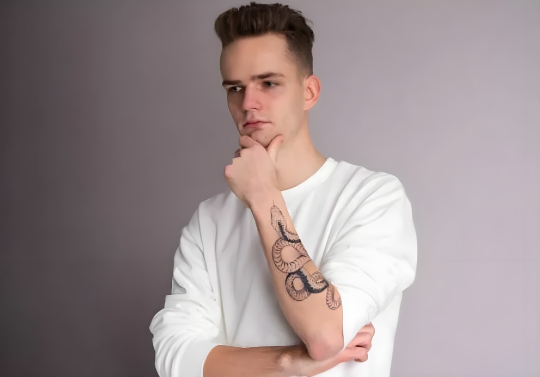 ヘビのタトゥー